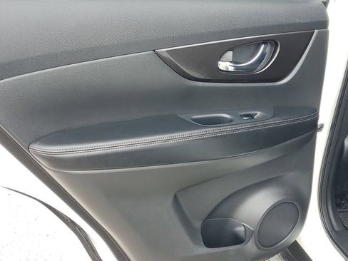Used 2019 Nissan Rogue SV AWD/4WD image 10