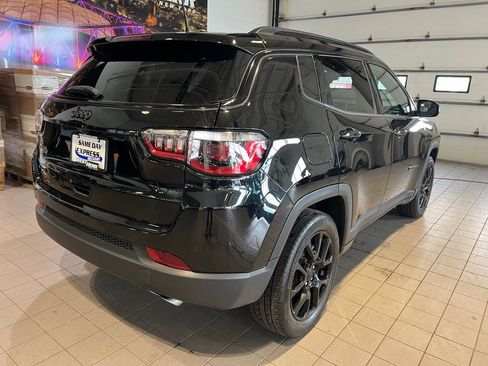 Used 2022 Jeep Compass Altitude w/ Sun and Sound Group image 9