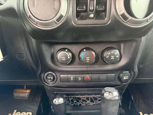 Certified 2017 Jeep Wrangler Unlimited Sport w/ Quick Order Package 24S AWD/4WD image 16