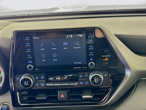 Used 2022 Toyota Highlander XLE image 14