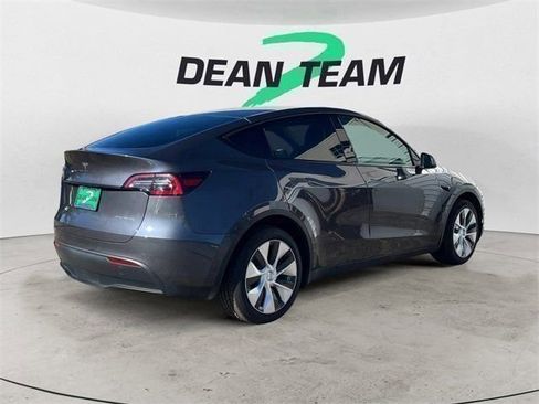 Used 2021 Tesla Model Y Long Range image 10