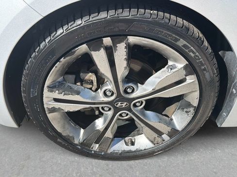 Used 2017 Hyundai Veloster Value Edition FWD image 12