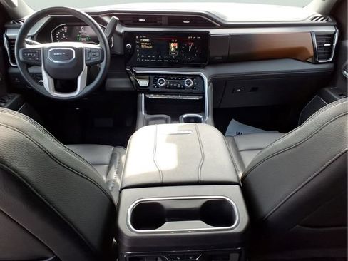 Used 2025 GMC Sierra 3500 Denali w/ Technology Package AWD/4WD image 11