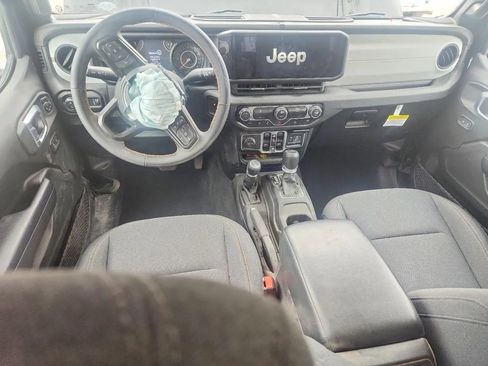 Used 2024 Jeep Gladiator Sport AWD/4WD image 8