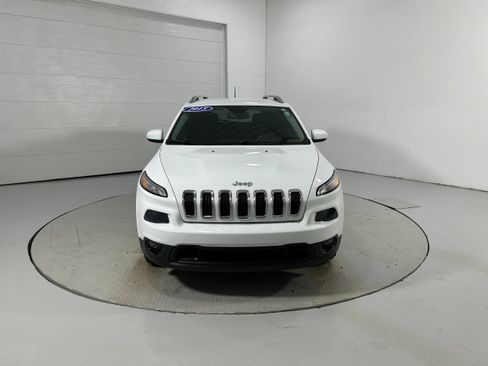 Used 2015 Jeep Cherokee Latitude w/ Cold Weather Group AWD/4WD image 17
