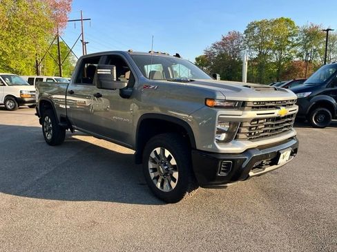 Used 2025 Chevrolet Silverado 2500 Custom w/ Custom Value Package AWD/4WD image 4