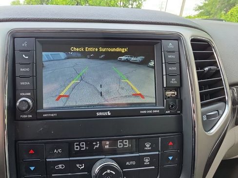 Used 2012 Jeep Grand Cherokee Laredo AWD/4WD image 15