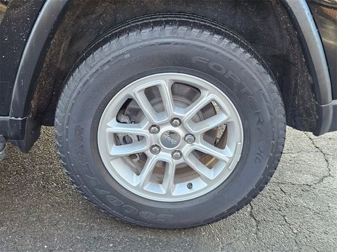 Certified 2020 Jeep Grand Cherokee Laredo w/ Security & Convenience Group image 9