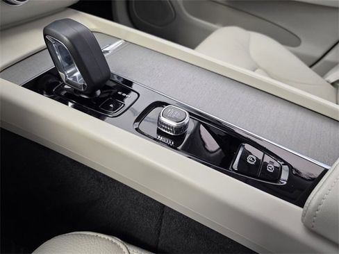 Certified 2024 Volvo XC60 B5 Plus w/ Protection Package Premier image 34