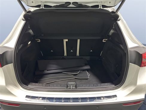 Used 2025 Mercedes-Benz GLA 250 4MATIC image 11
