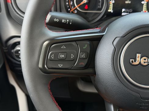 Used 2024 Jeep Gladiator Rubicon w/ Technology Group AWD/4WD image 18