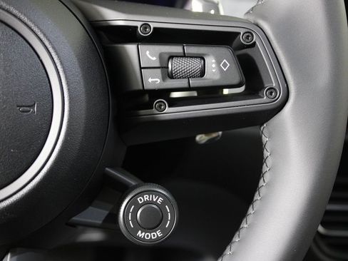 Certified 2026 Porsche Macan AWD/4WD image 25