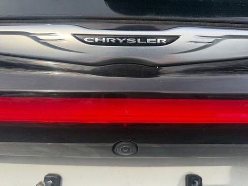 Certified 2023 Chrysler Pacifica Touring-L image 17