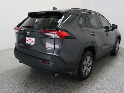 Used 2022 Toyota RAV4 XLE AWD/4WD image 7