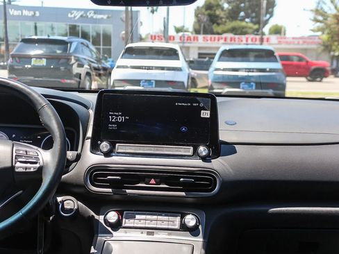 Certified 2023 Hyundai Kona Limited FWD image 17