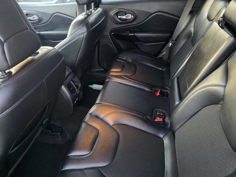 Used 2021 Jeep Cherokee Latitude Plus image 8