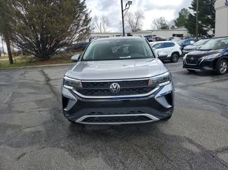 Certified 2024 Volkswagen Taos SE video 2