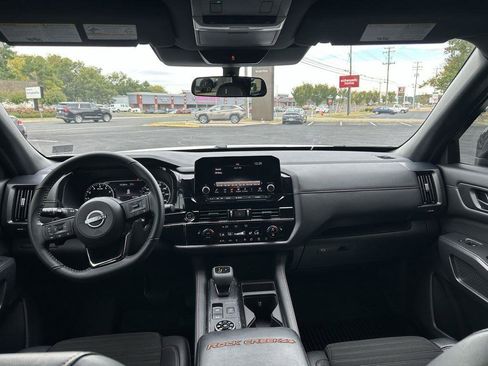 Used 2024 Nissan Pathfinder Rock Creek image 23
