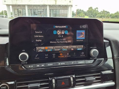 Used 2024 Nissan Pathfinder SV FWD image 23
