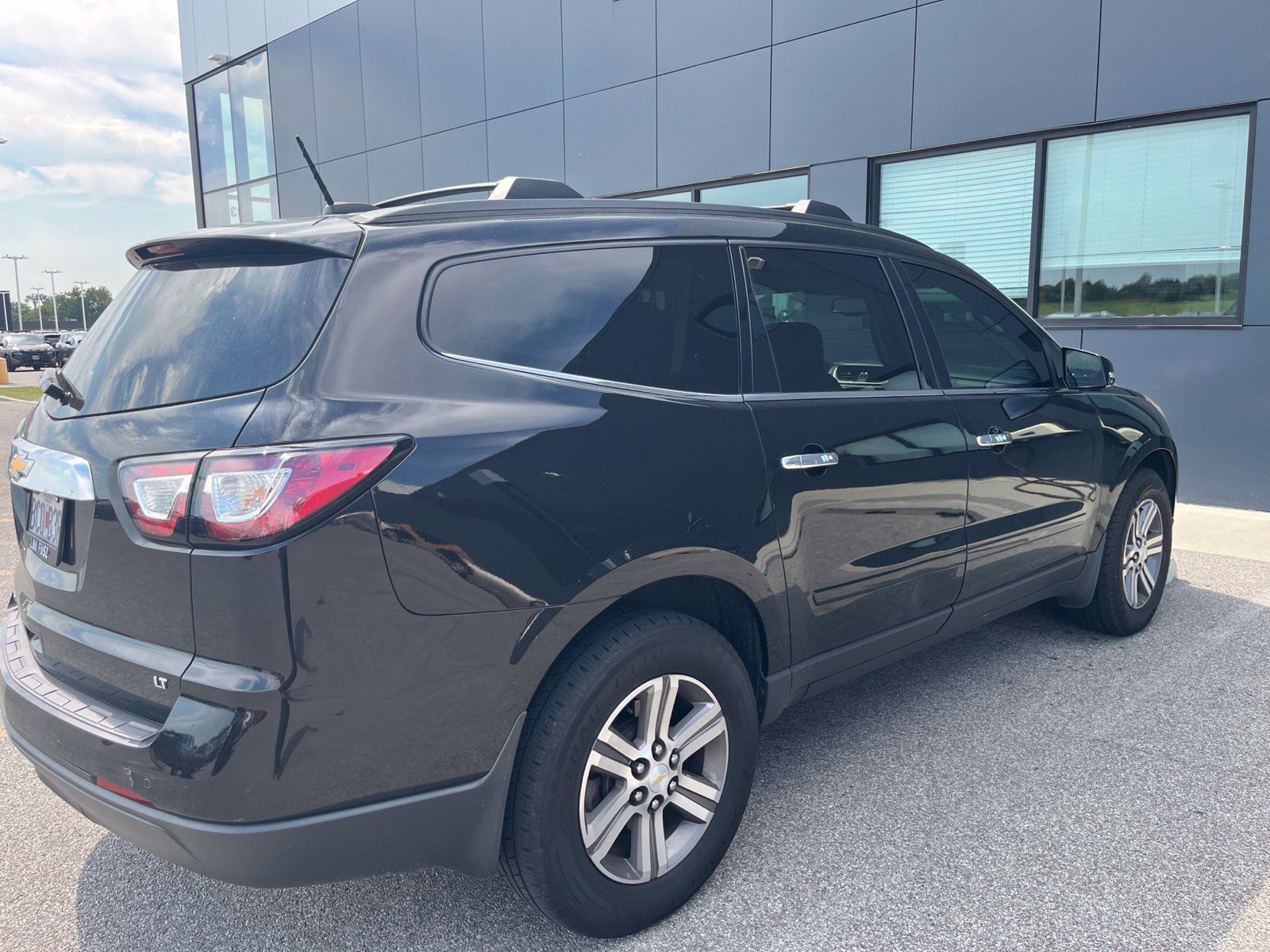 Used 2017 Chevrolet Traverse LT AWD/4WD image 3
