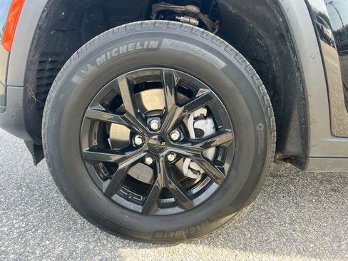 Used 2024 Jeep Grand Cherokee L Altitude image 32