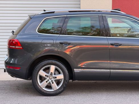 Used 2012 Volkswagen Touareg Sport AWD/4WD image 25