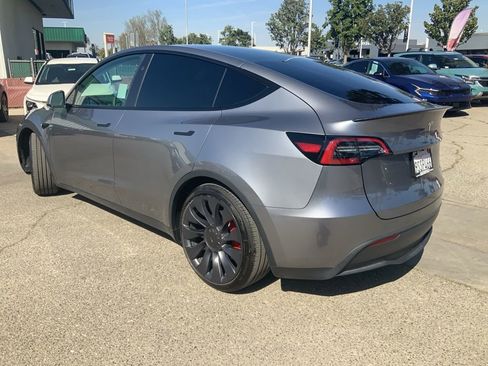 Used 2025 Tesla Model Y Performance image 11