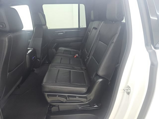 Used 2025 Chevrolet Suburban Z71 AWD/4WD image 3