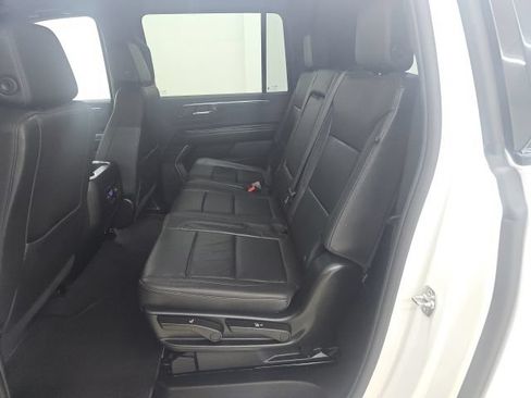 Used 2025 Chevrolet Suburban Z71 AWD/4WD image 3