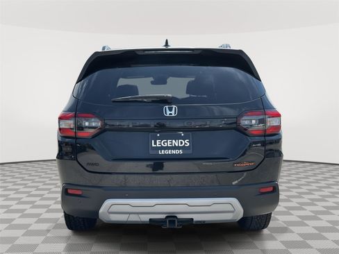 Certified 2025 Honda Pilot TrailSport image 4