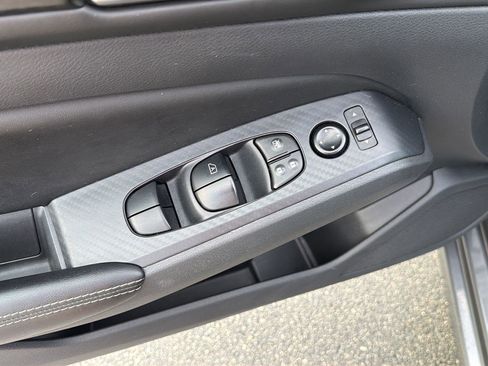 Used 2025 Nissan Altima 2.5 SV FWD image 31