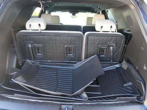 Used 2022 Chevrolet Traverse LS image 13