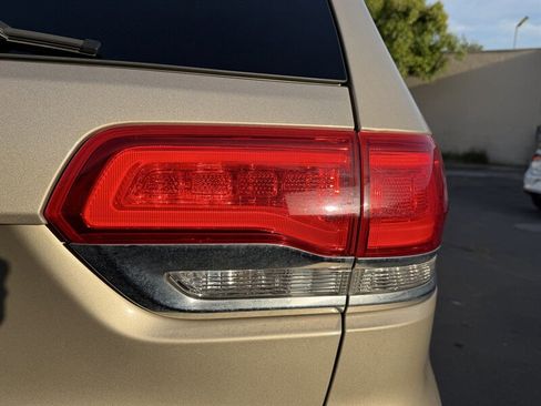 Used 2014 Jeep Grand Cherokee Laredo w/ Quick Order Package 23E RWD image 18