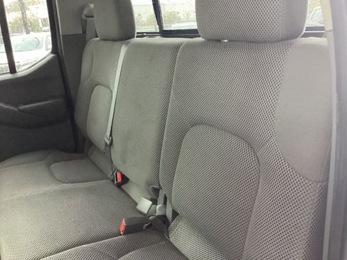 Used 2016 Nissan Frontier SV image 14