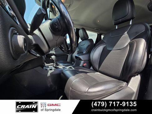 Used 2021 Jeep Cherokee Latitude Plus FWD image 24