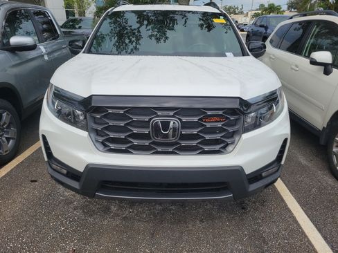 Used 2023 Honda Passport TrailSport image 2