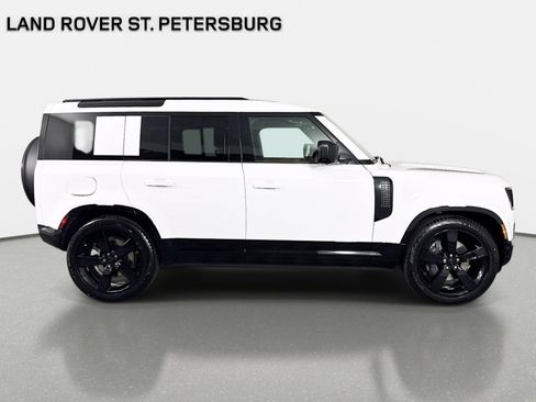 Used 2026 Land Rover Defender 110 X-Dynamic SE AWD/4WD image 4