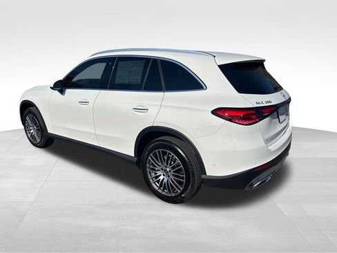 Used 2025 Mercedes-Benz GLC 300 4MATIC image 5