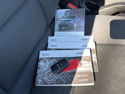 Used 2016 Chevrolet Cruze LT w/ Technology Package image 17