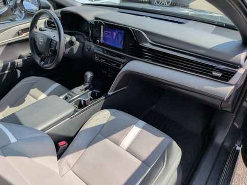 Used 2025 Toyota Camry SE FWD image 27