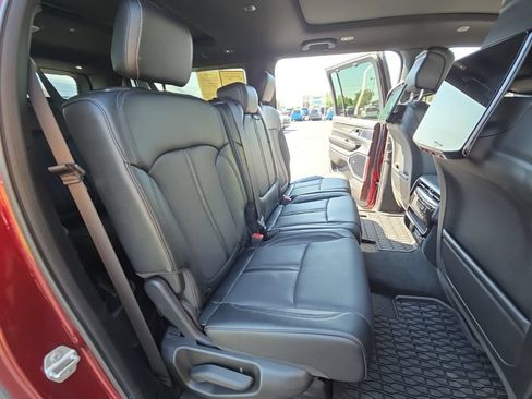 Used 2024 Jeep Wagoneer L Series III w/ Premium Group I AWD/4WD image 25