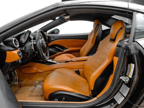 Used 2015 Ferrari California T RWD image 4
