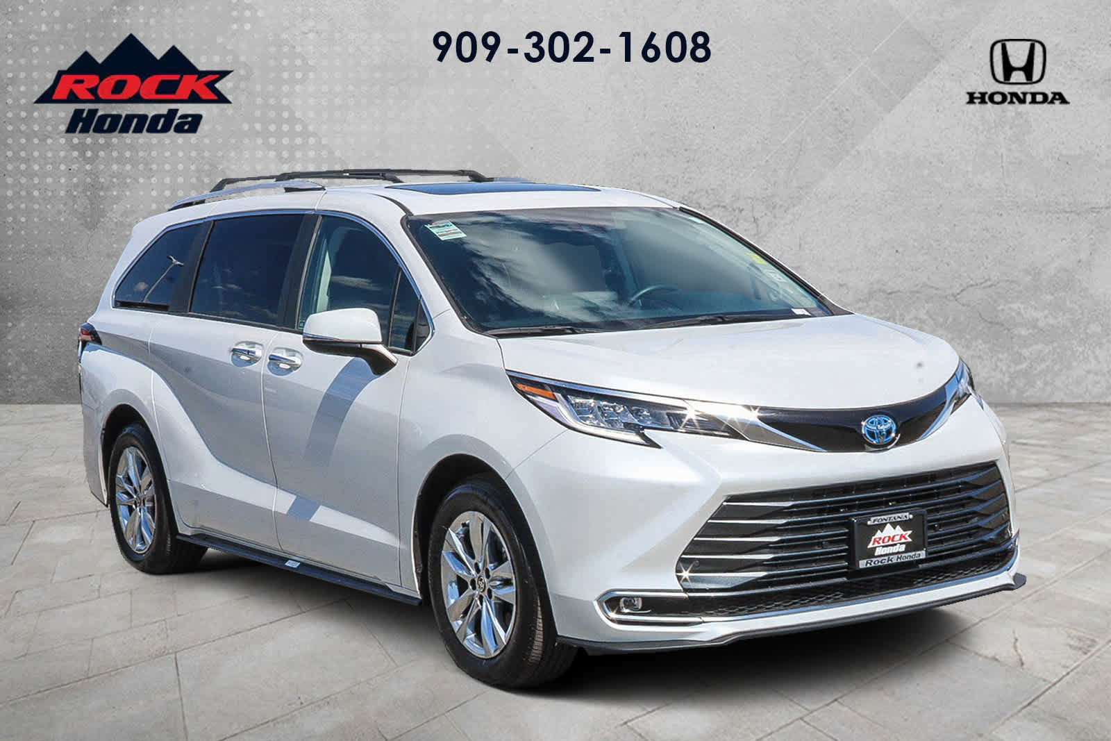 Used 2024 Toyota Sienna Limited AWD/4WD image 3