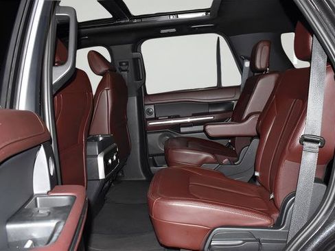 Used 2024 Ford Expedition Limited image 32