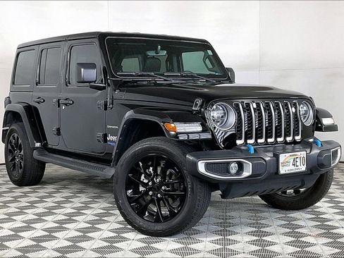 Used 2022 Jeep Wrangler Unlimited Sahara w/ Safety Group image 12