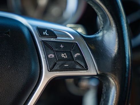 Used 2016 Mercedes-Benz SLK 300 image 27