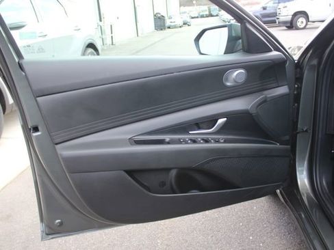 Used 2024 Hyundai Elantra SE FWD image 18