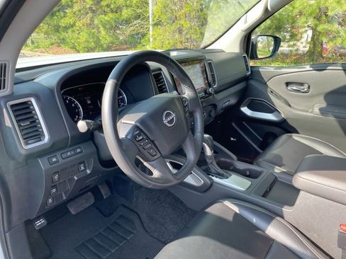 Used 2024 Nissan Frontier SL w/ Technology Package RWD image 11