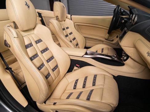 Used 2011 Ferrari California image 8