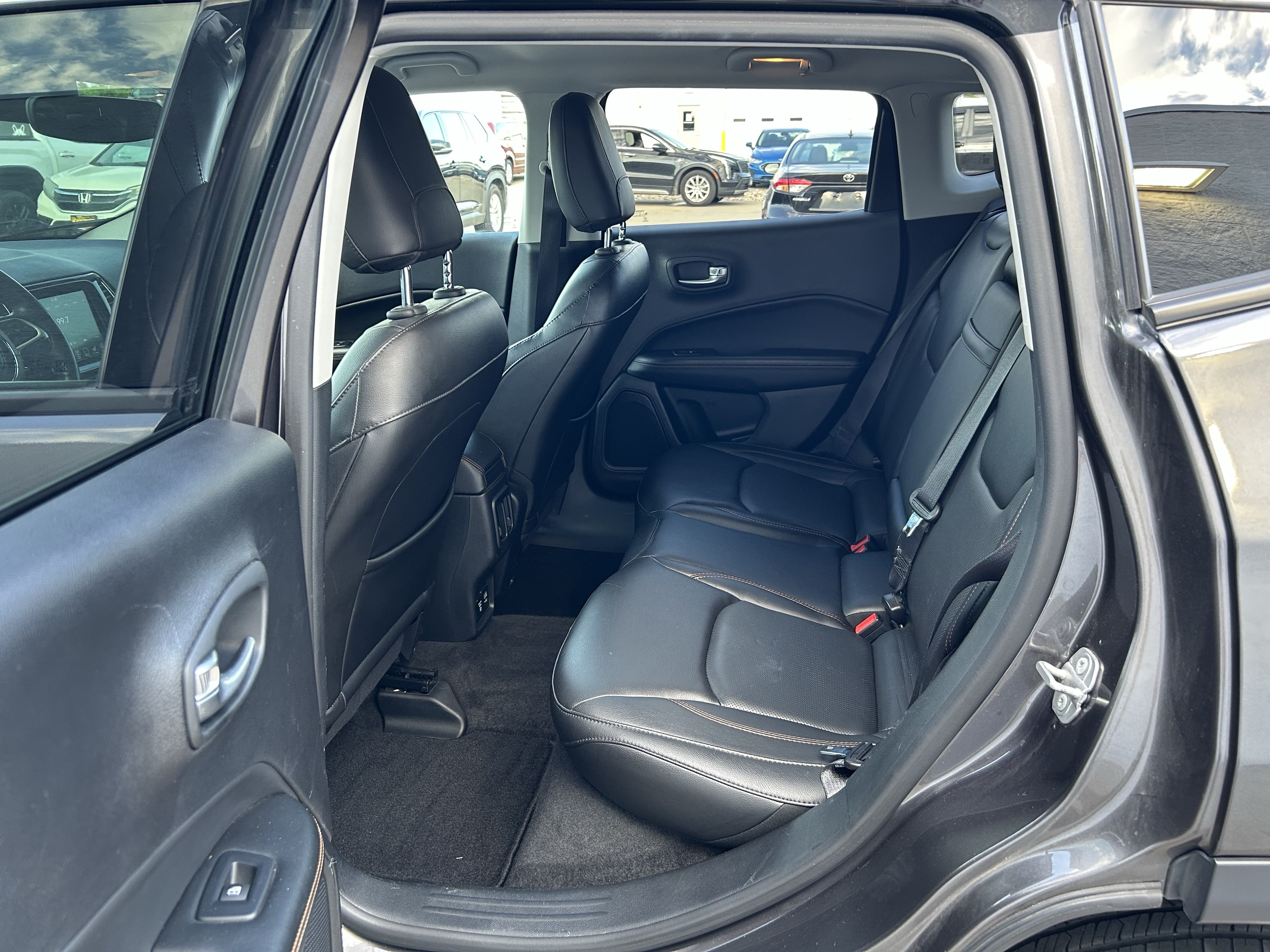 Used 2018 Jeep Compass Limited AWD/4WD image 18